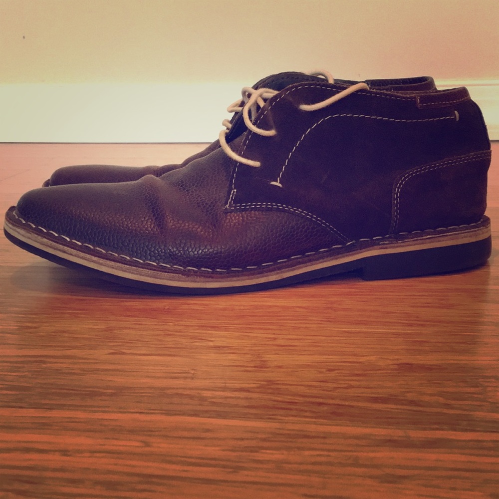 Steve Madden brown leather chukka